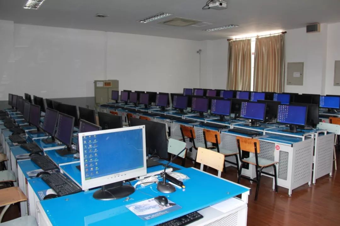 职业技能培训哪家强？宝山这几家*级A**培训机构了解一下！