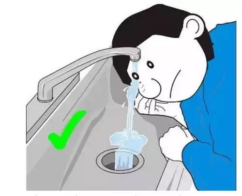 异物入眼切勿用手揉，教你正确去异物的方法！