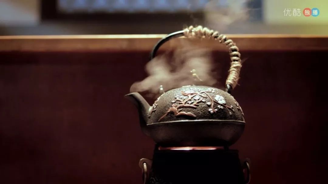 玻璃渣里找糖的视频,玻璃渣里找糖吃真诚才是必杀技