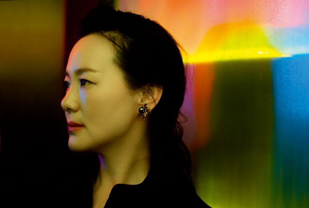 咏梅柏林影后为他带来了许多剧本,咏梅名利场外49岁的影后无需焦虑