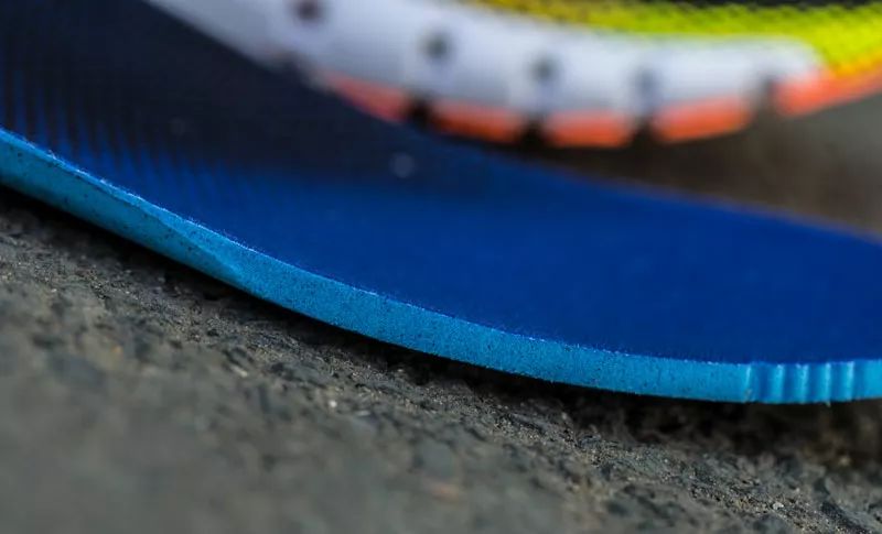 想买双叱咤健身房和街头的跑鞋？本次开箱一定要看！