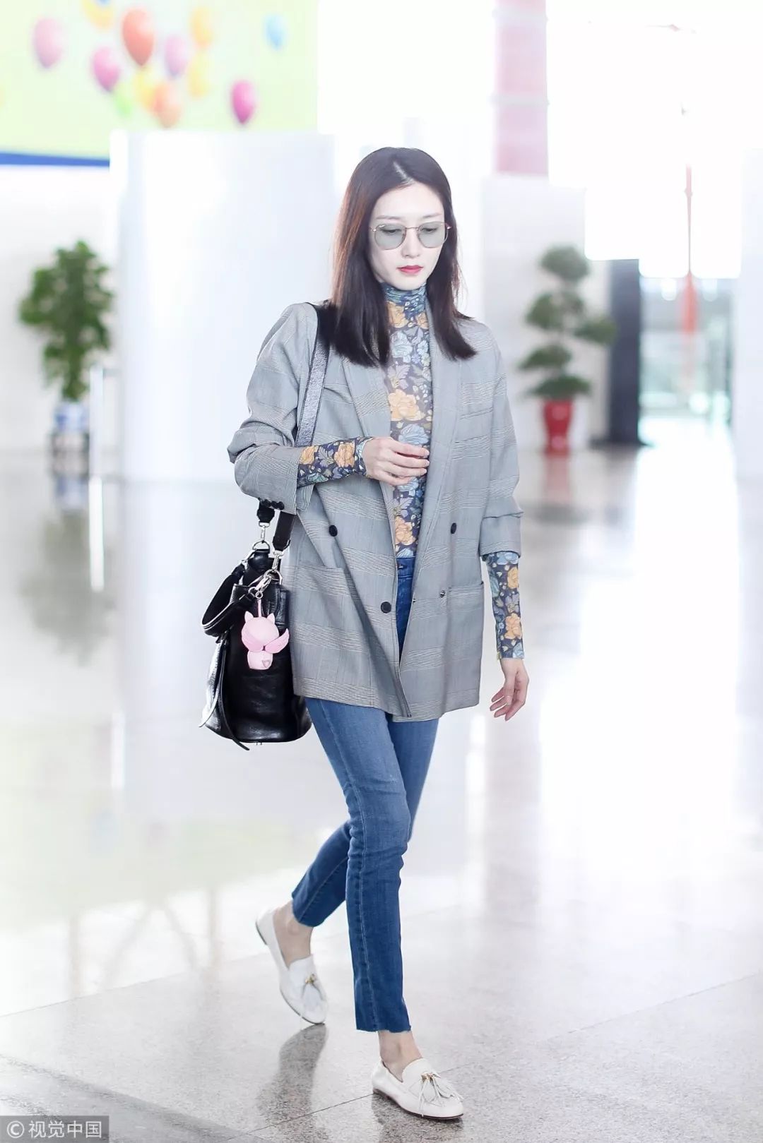 最新时尚穿搭街拍,换季不吃土旧衣穿出新时髦感