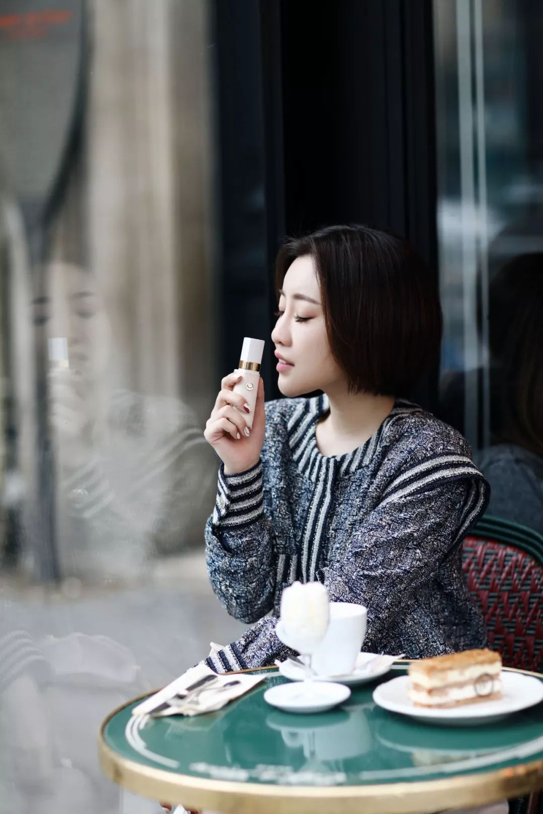 寻找香奈儿,用鼻子闻气味找对象