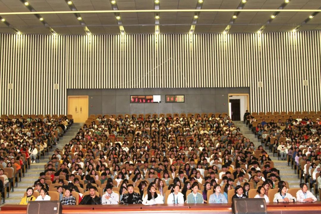 走进昭通卫生职业学院--扫黑除恶宣讲我们在行动