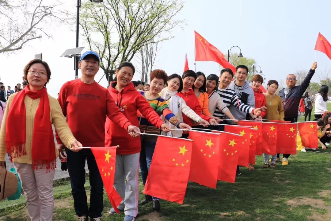 一条绿道一次快闪百位记者,东湖绿道大学生快闪