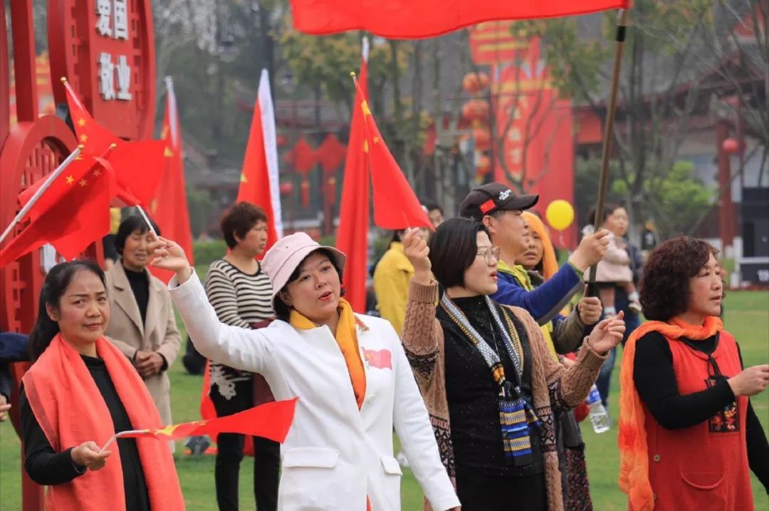一条绿道一次快闪百位记者,东湖绿道大学生快闪