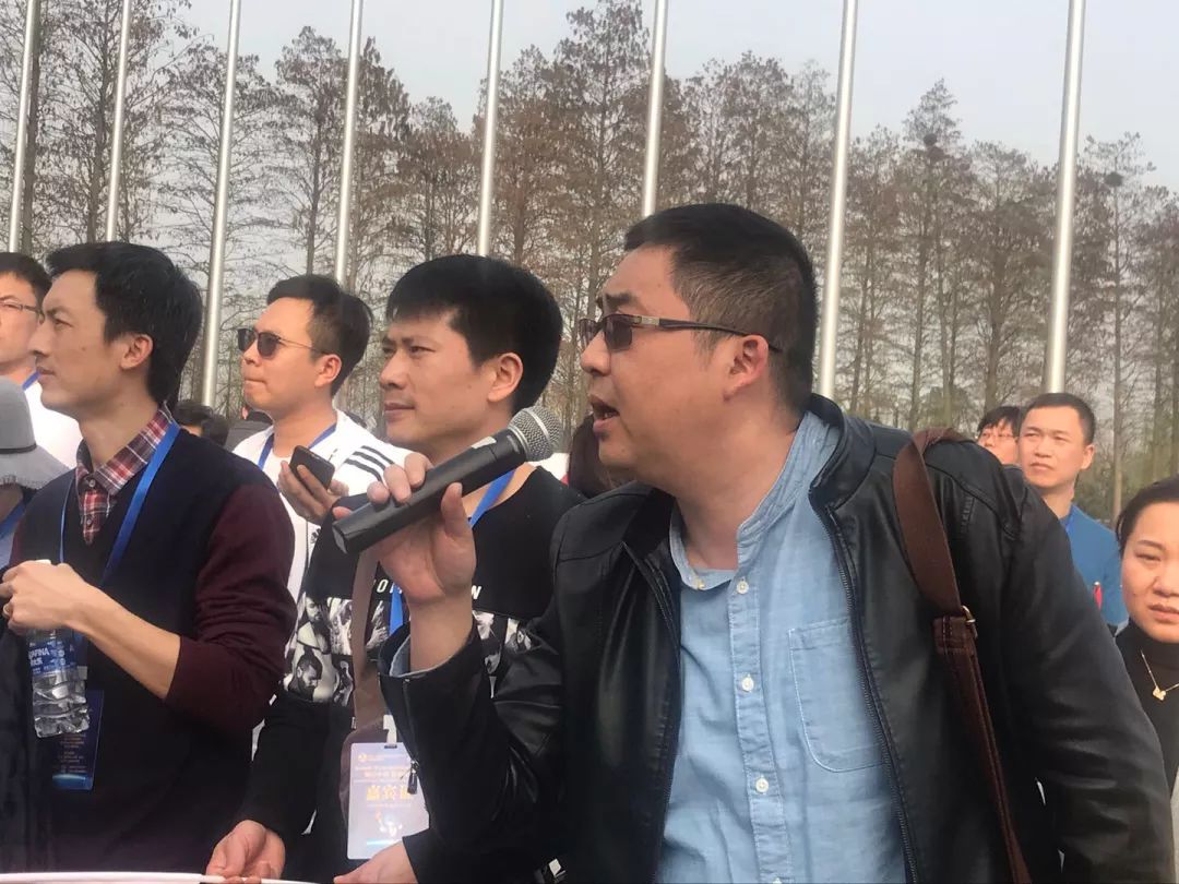 一条绿道一次快闪百位记者,东湖绿道大学生快闪