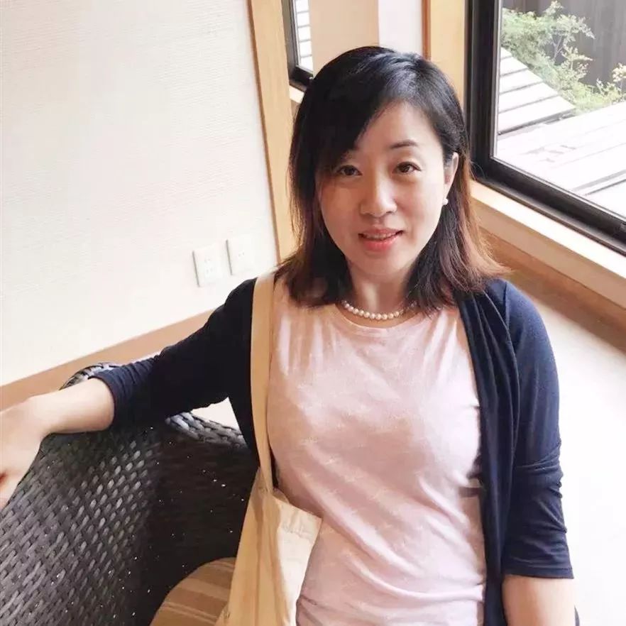 频繁眨眼翻白眼是抽动症,小孩频繁眨眼歪嘴做鬼脸