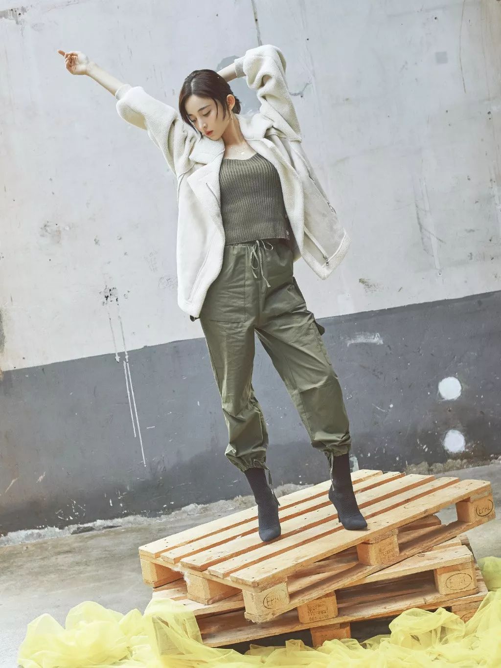 我敬吴宣仪娜扎的“鸡腿裤”一杯！今年瘦腿靠你了昂