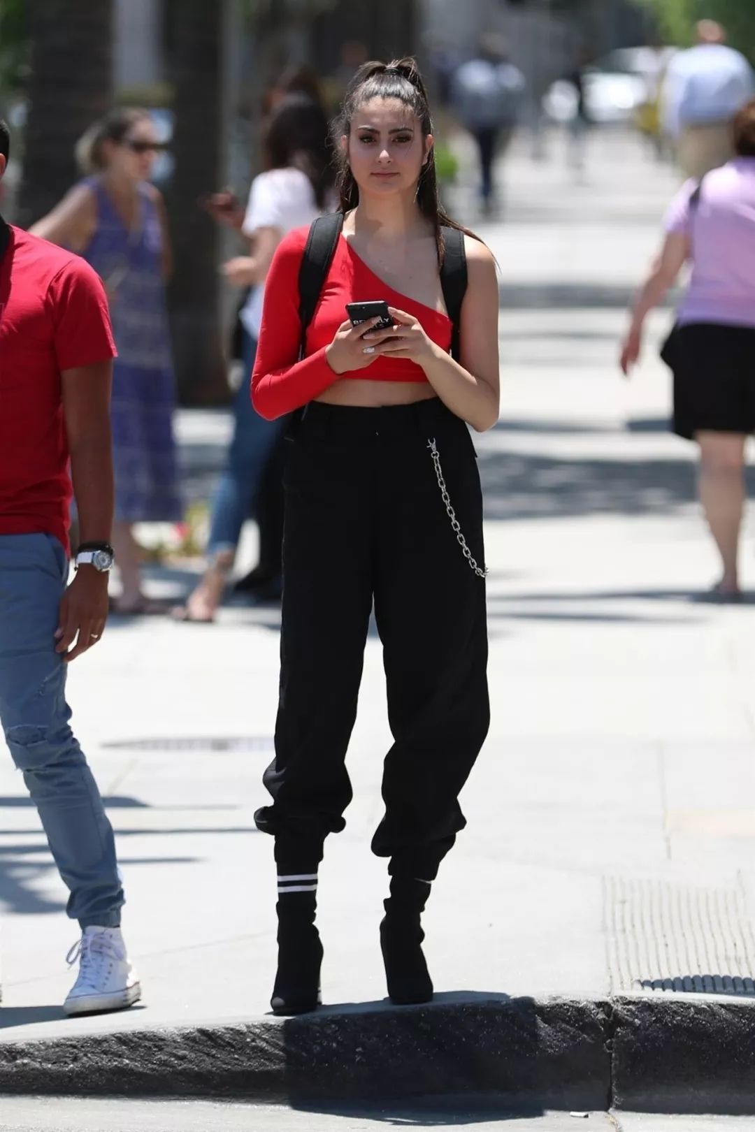 我敬吴宣仪娜扎的“鸡腿裤”一杯！今年瘦腿靠你了昂