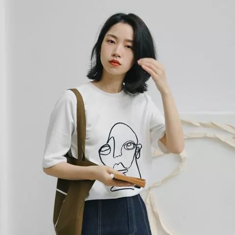 刘雯*服私**里出镜率最高的三种风格短袖，就这么穿了！