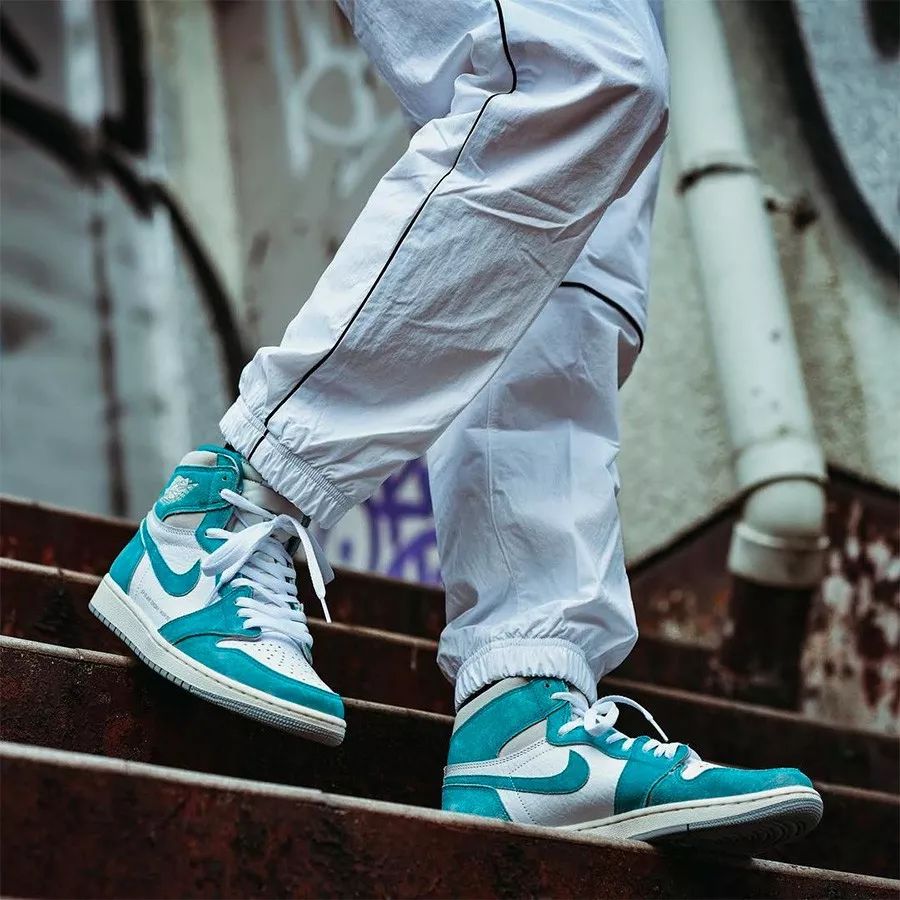 为啥aj1断崖式降价,aj1要买大一点还是刚刚好