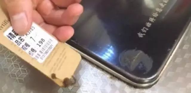 新衣服吊牌掉了能够退吗,新衣服吊牌要不要剪