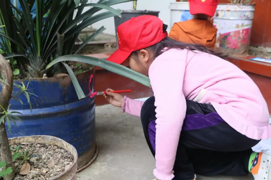 青·志愿|“拾彩添景·聚爱小巷”活动走进羊安镇，你我协作美化生活