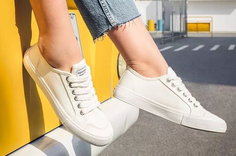 凯特王妃同款帆布鞋,梅根王妃穿什么鞋好看