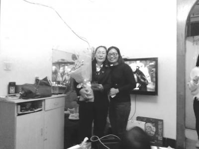 成都单亲妈妈16年资助5个学生跑滴滴成专车队长