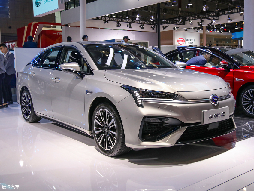 续航最好的太阳能电动车,推荐几款充电快续航长的电动车