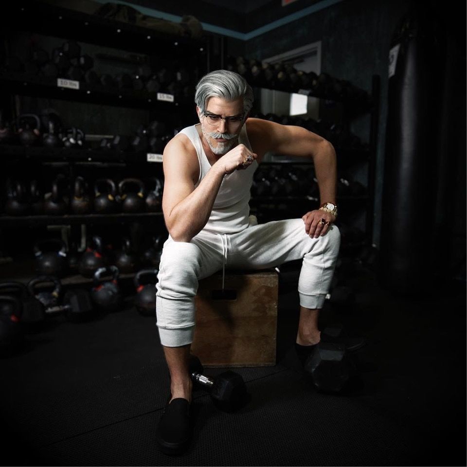 肯德基老爷爷换形象了,肯德基爷爷到底经历了什么