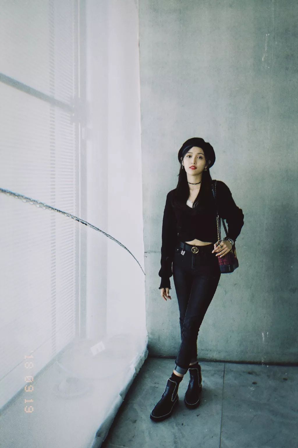 吴宣仪穿深v长裙,吴宣仪深v长裙