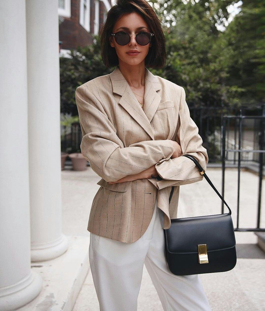 吴宣仪穿深v长裙,吴宣仪深v长裙