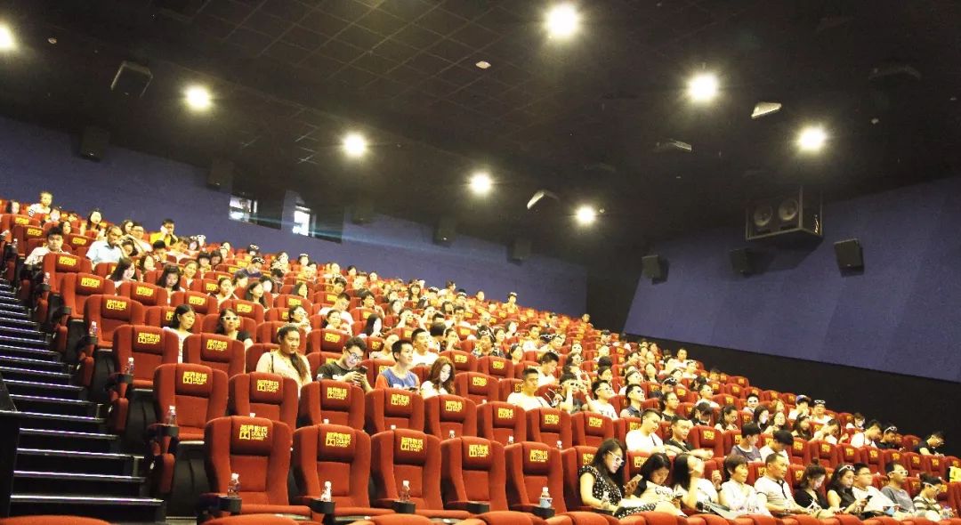 《复联4》火热上映中，59.9元抢【越界影城】双人套餐，14店通用（含梁平），2张电影票+2杯可乐+爆米花…不限影片、不限场次！