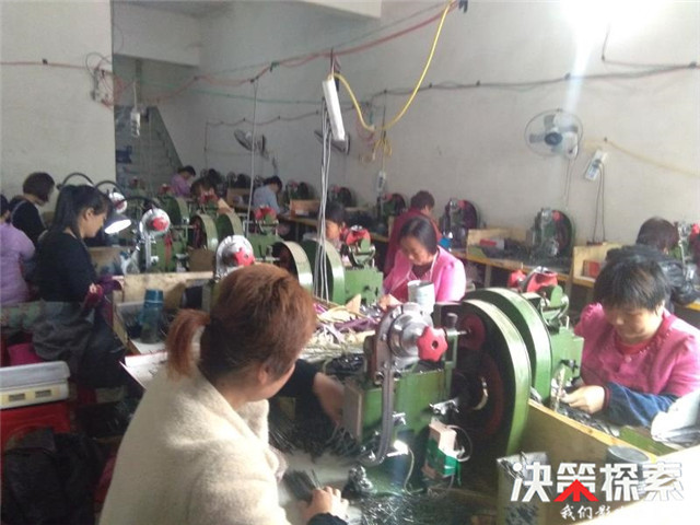 内乡县王店镇“兄妹情”建成了“伞称”加工车间带富了一方群众