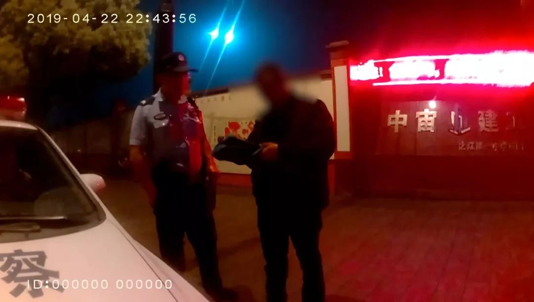 洗完澡*体下**火辣辣，*裤内**被女友涂满辣椒粉！小伙：当然选择原谅她