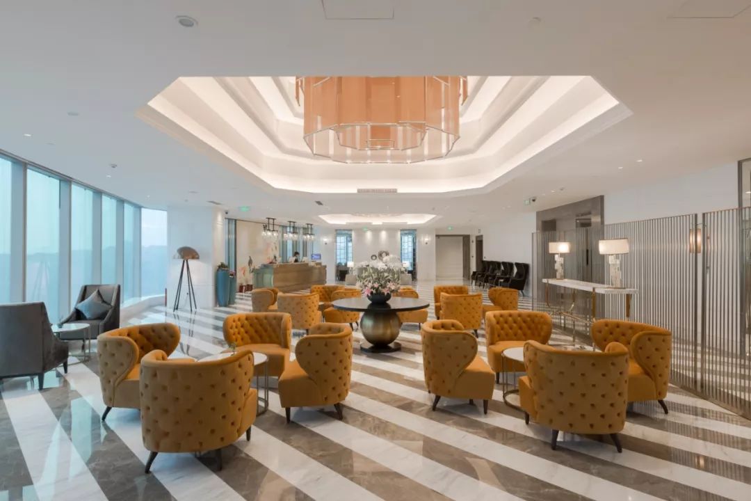 在重庆之巅，住云端奢居吃米其林大餐，刷新山城豪华新高度！