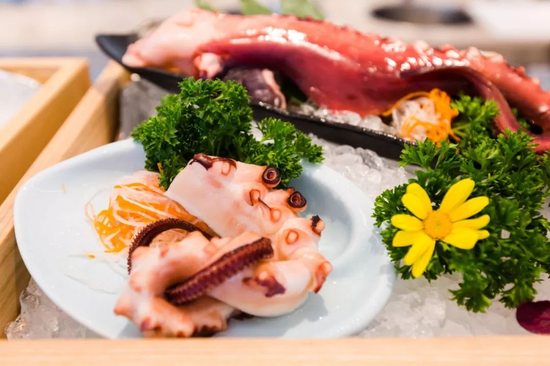 在重庆之巅，住云端奢居吃米其林大餐，刷新山城豪华新高度！