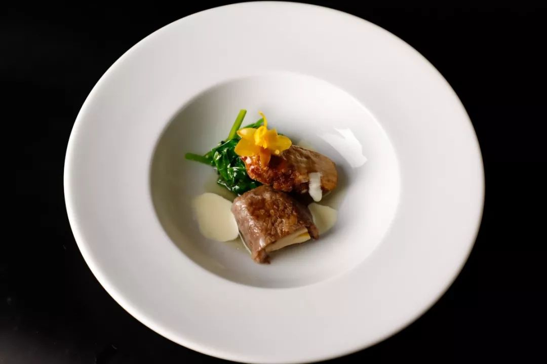 在重庆之巅，住云端奢居吃米其林大餐，刷新山城豪华新高度！