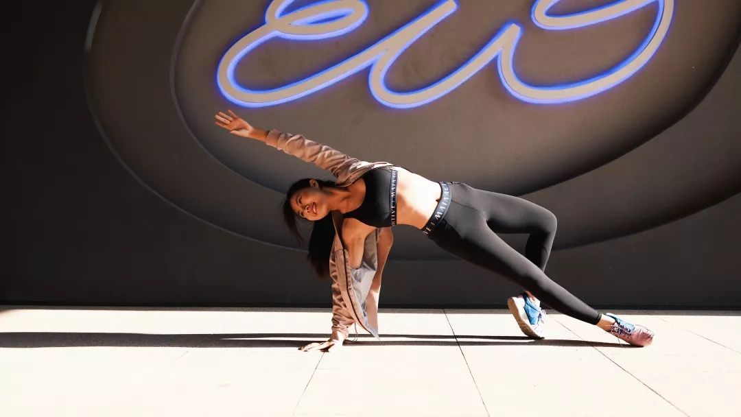 改善背部体态的动作,改善体态的瑜伽动作