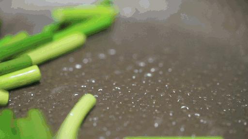 宿羊山10万亩蒜苔迎来采摘季，今年价格翻了好几番！