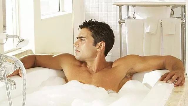 对不起，我没喷香水，那香味是我自带的