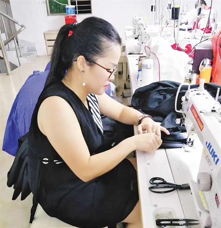 为残疾人创业就业铺路,打工小妹告捷转型