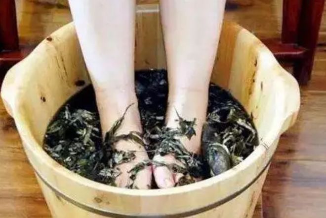 秋冬泡脚加点它,天冷了用这种方法泡脚更有益健康