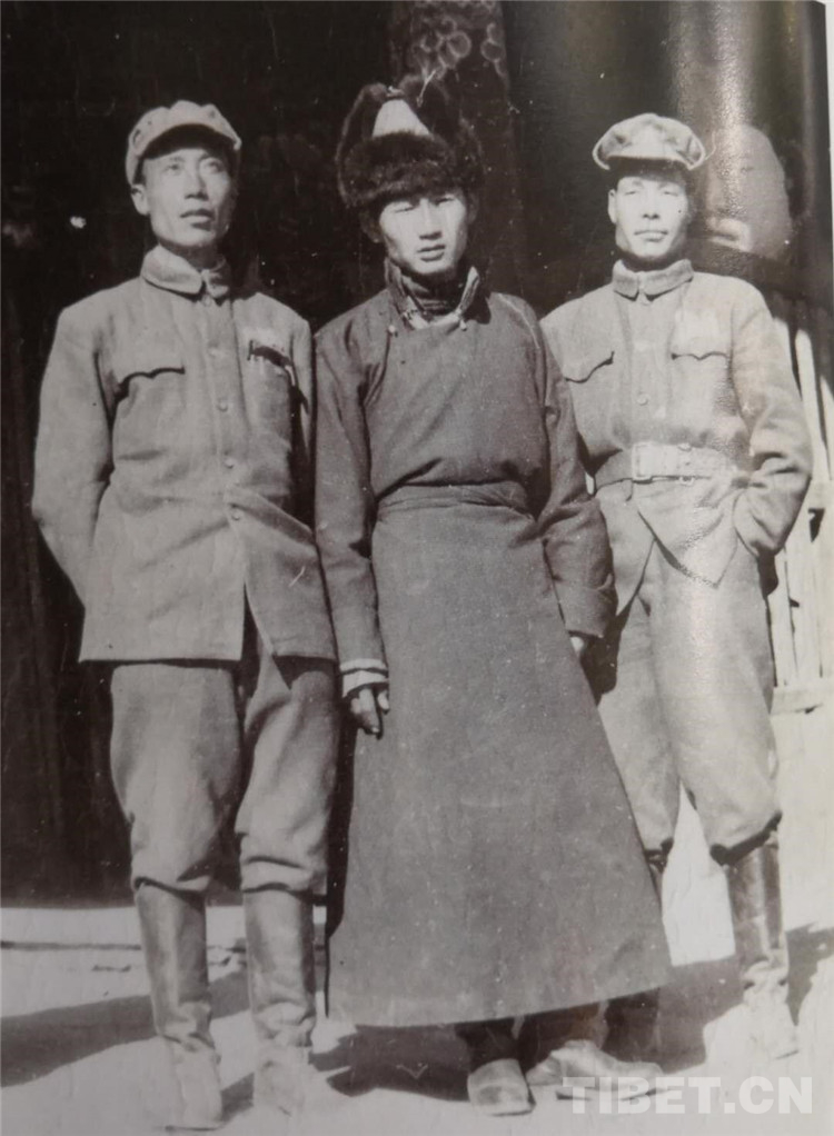 38军22团的老照片,老照片回忆148师炮兵团战友合影