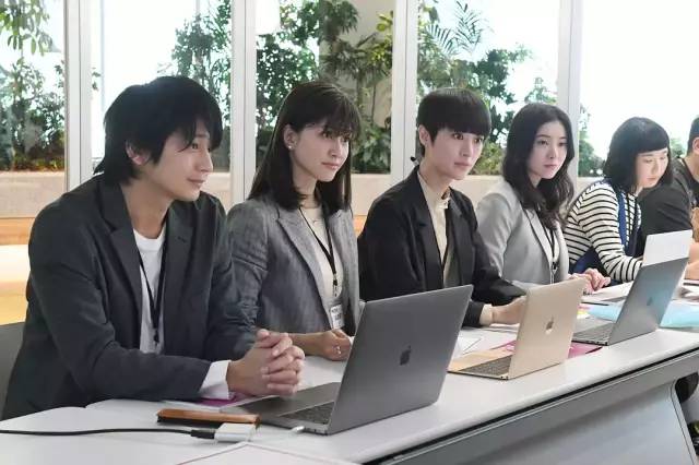 是选择体面工作还是工资高的工作,年薪500万和月薪2500生活区别