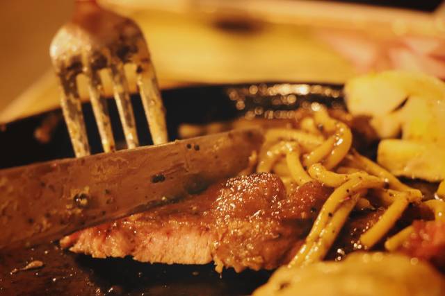 武汉：一碗热干面杀百鬼，一锅豆皮烫神仙