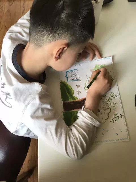 品味翰墨文香，记录阅读时光——丁荷111班阅读小报