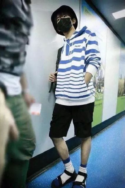 今年夏天这几款凉鞋真的美哭了,这个夏天让你美炸的凉鞋