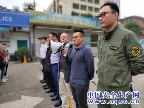 牢记求救知识要害时刻能救命,险情来了莫慌张掌握自救是要害