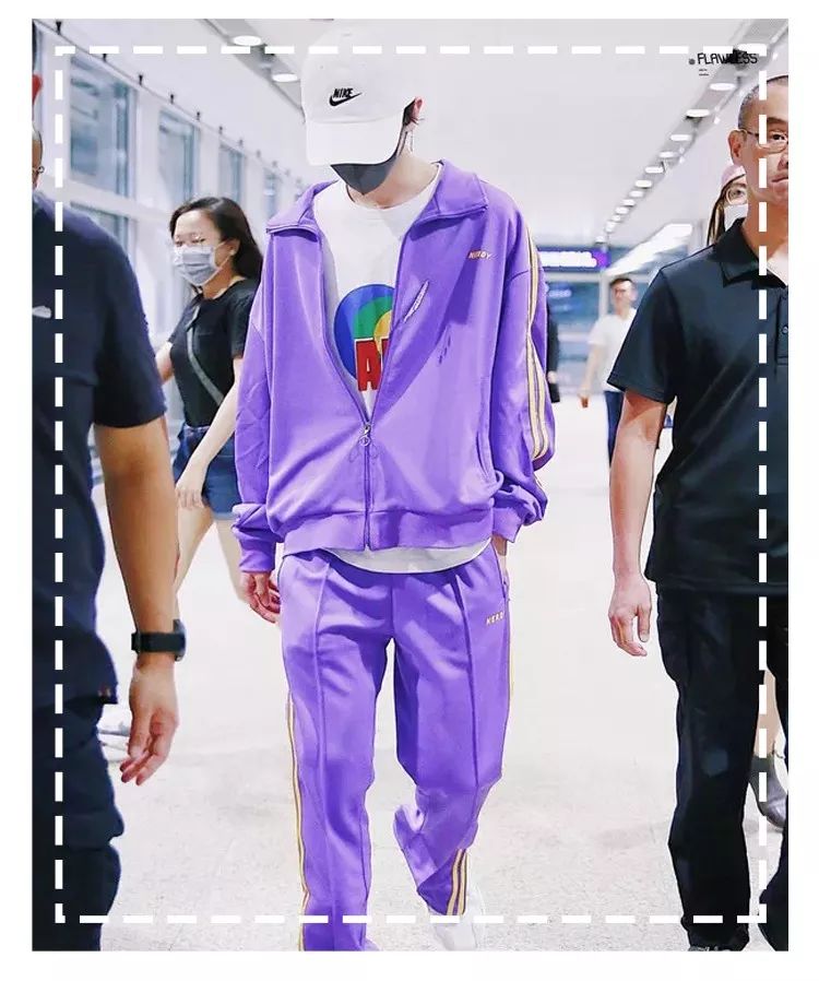 lisa的打歌服和现实的对比,lisa平价打歌服