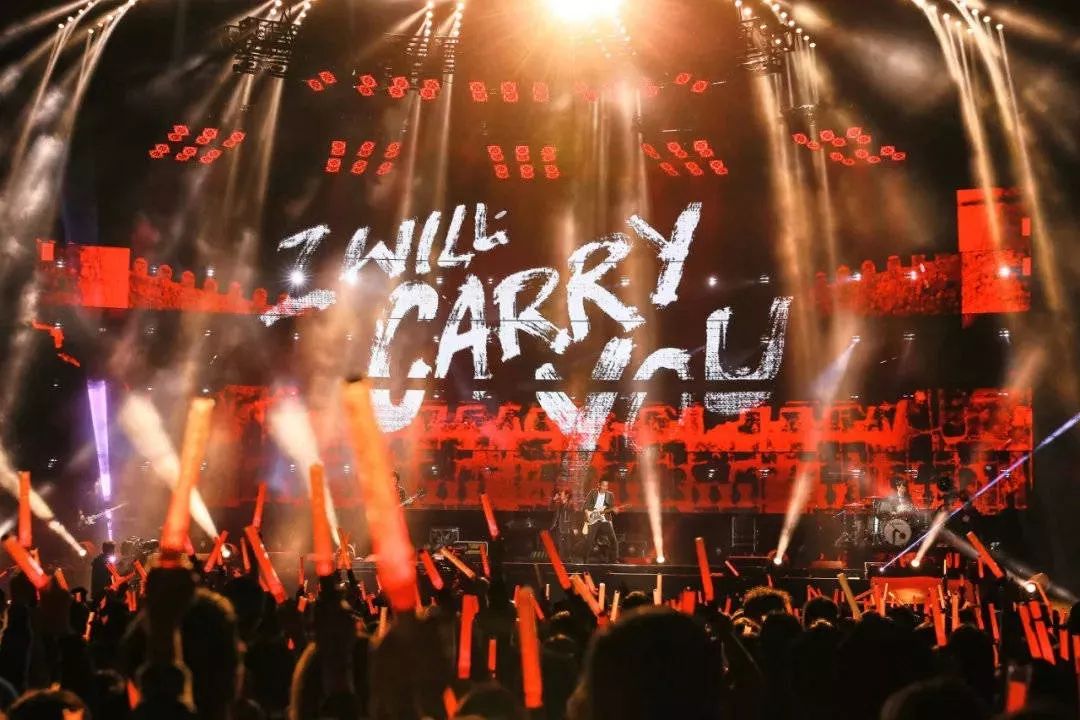 LOOK|*月天五**新电影·里面有你吗？