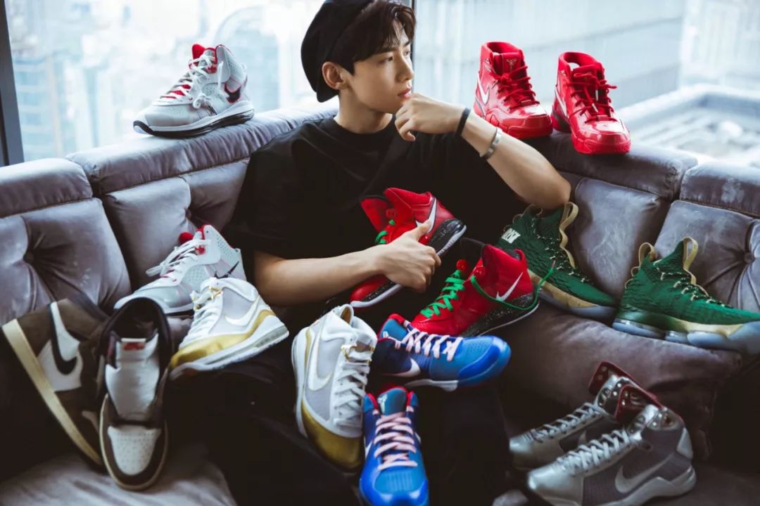 骨灰级球鞋玩家们的鞋，能够在上海买几套房？