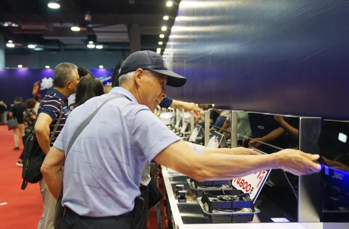 今天，10多万人砸钱给海宁这家上市公司！厂区首次揭秘，竟有轨道线！