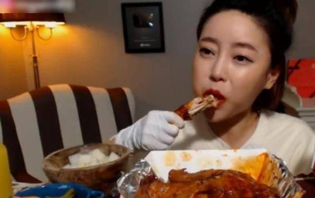 女孩每天放屁数十次确诊肠癌,女子放屁肠癌