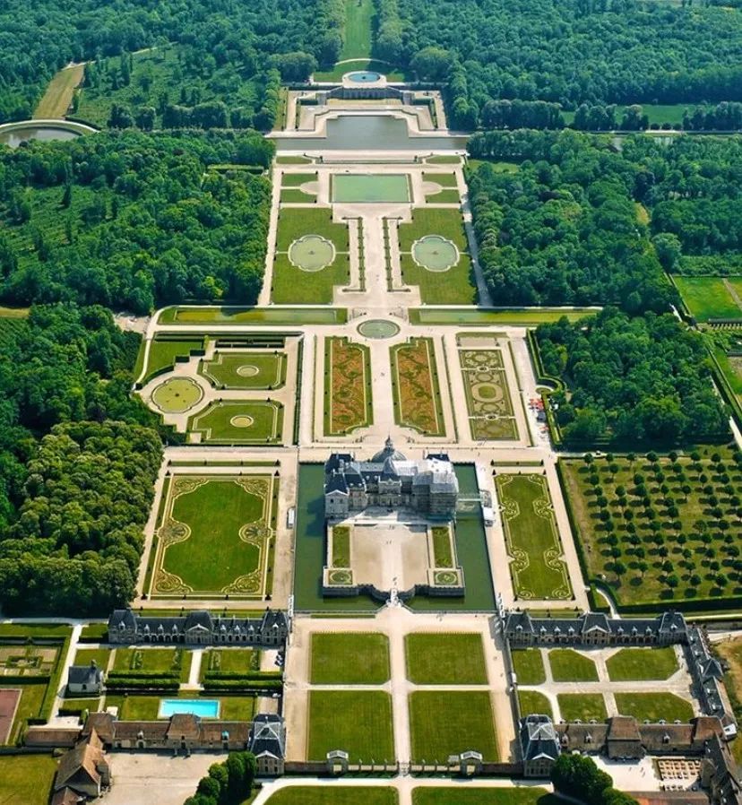 巴黎“假装自己是爱情电影主角”旅行指南