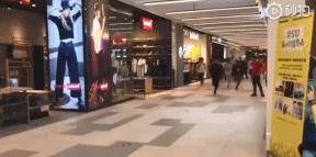 优衣库疯抢事件,优衣库被抢场面