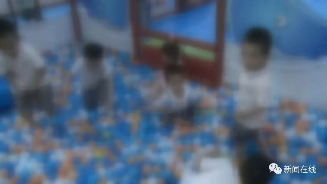 五岁男童在幼儿园骨折，三天后才被家长发现，孩子：被老师扯去罚站撞上墙壁