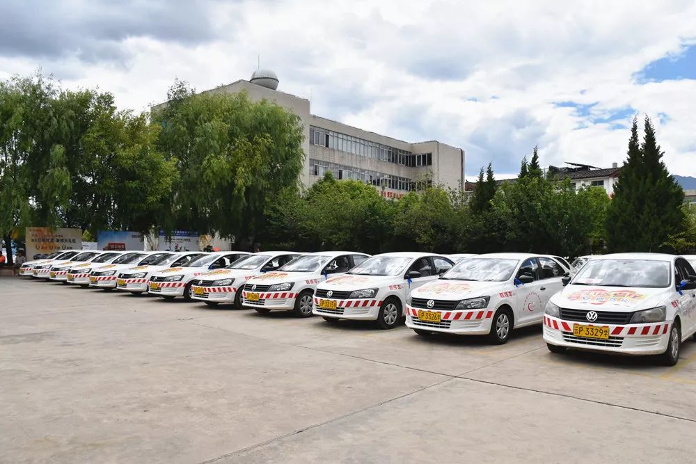 云南坚守17年爱心送考,丽江献爱心